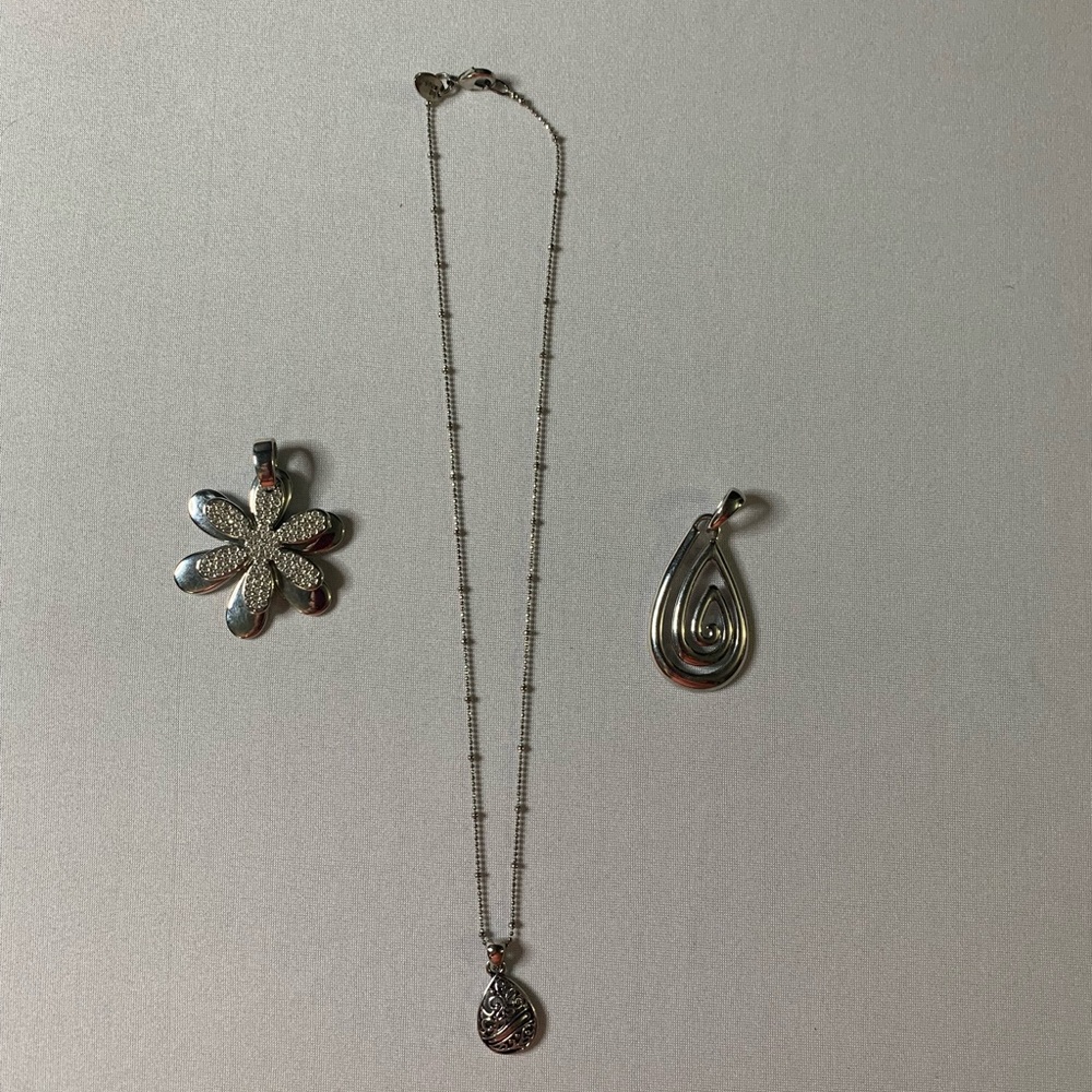 🌺 Use Lia Sophia Necklace Silver Tone 2 Extra Pendants